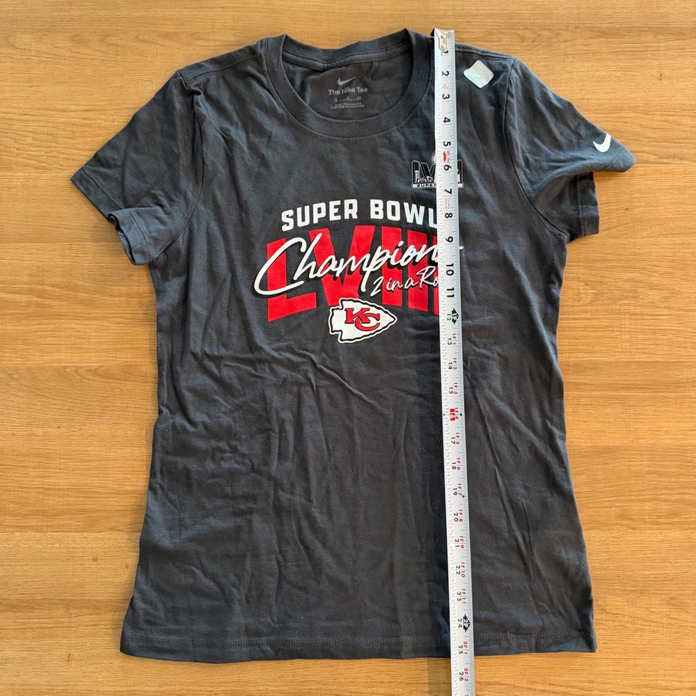 Nike Kansas City Chiefs Super Bowl LVIII Champions 2 In A Row T-Shirt Womens S - Picture 3 of 7